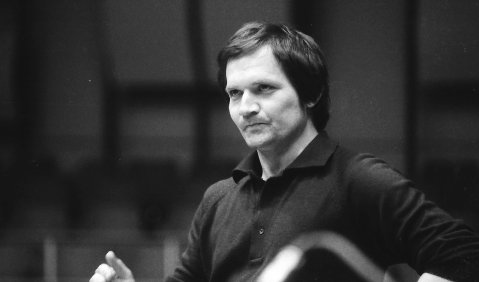 Péter Eötvös 1981 dirigiert beim SDR. Foto: Hans Kumpf