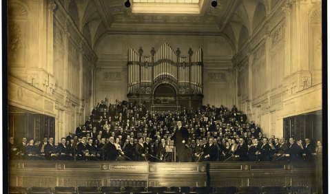150 Jahre Laienmusizieren: Das Orchester Berliner Musikfreunde 1924 und heute. Fotos: OBM