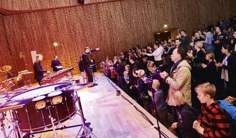 „You Can Play Drums“ – Elbtonal Percussion beim Familientag im Kleinen Saal der Elbphilharmonie. Foto: Claudia Höhne