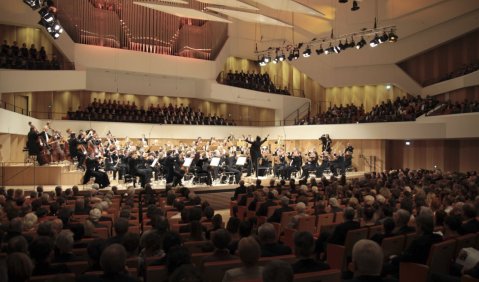 Sei umschlungen, Kulturpalast! Eröffnungskonzert mit der Dresdner Philharmonie unter Kurt Sanderling. Foto: Presseamt Landeshauptstadt Dresden