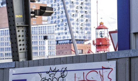 Erste Signale von Hamburgs neuem Leuchtturm. Foto: Juan Martin Koch