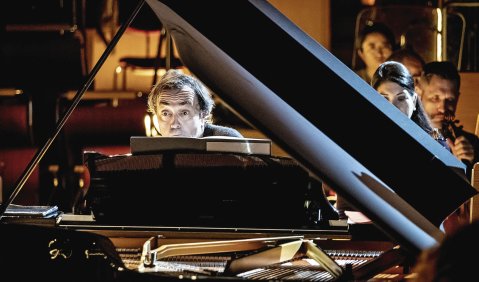 Spannung, Fülle, Überforderung: Pierre-Laurent Aimard bei der Beethoven-Séance in der Kölner Philharmonie. Foto: Holger Talinski
