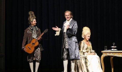 Harald Schmidt mit «künstlerischer Nebentätigkeit» als Operettenkönig. Foto: Volksoper Wien