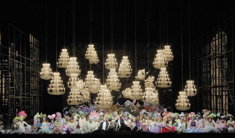 Die Fledermaus | Premiere am 23. Dezember 2023 | Musikalische Leitung: Vladimir Jurowski | Inszenierung: Barrie Kosky. Foto: © Wilfried Hösl 