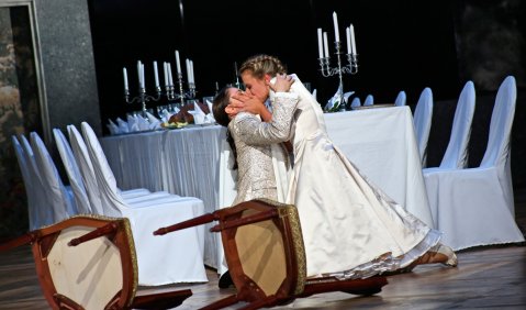 Der Rosenkavalier – Katarina Giotas (Octavian), Elisabeth Wimmer (Sophie). Foto: © Vincent Leifer
