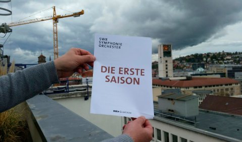 Strahlender Himmel über Stuttgart und dem Orchester. Foto: Susanne van Loon
