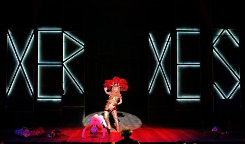 Katarina Bradic und Stella Doufexis in Händels „Xerxes“ an der Komischen Oper Berlin. Foto: Forster