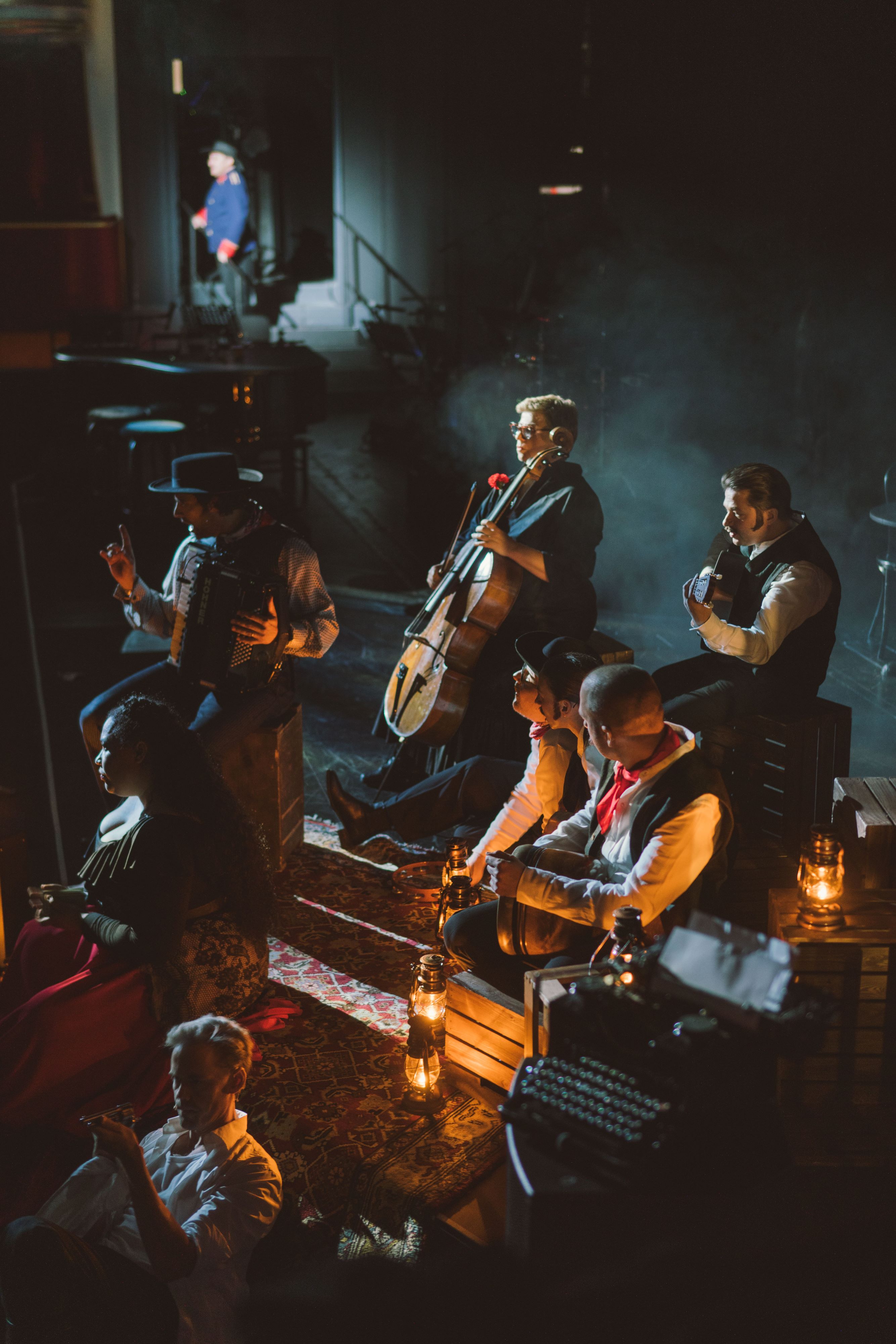 Ensemble - &copy; Jenni Koller/Volksoper Wien 