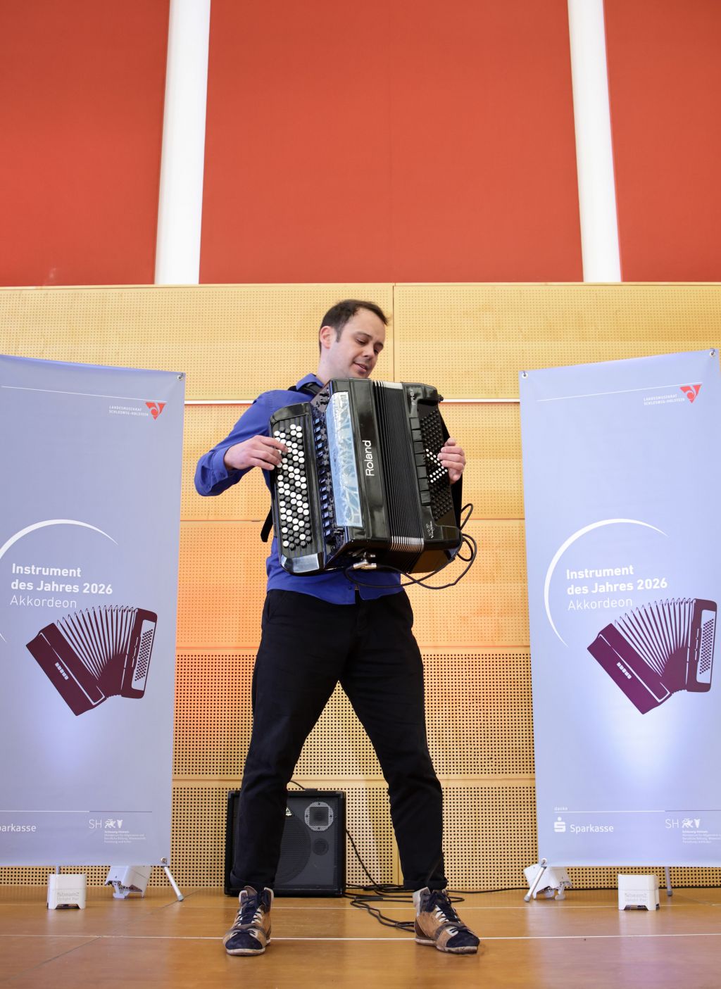 Nedan Nicolić: spielend, singend und tanzend &ndash; Techno vom Feinsten !     &copy; Christoph Edelhoff, LMR SH