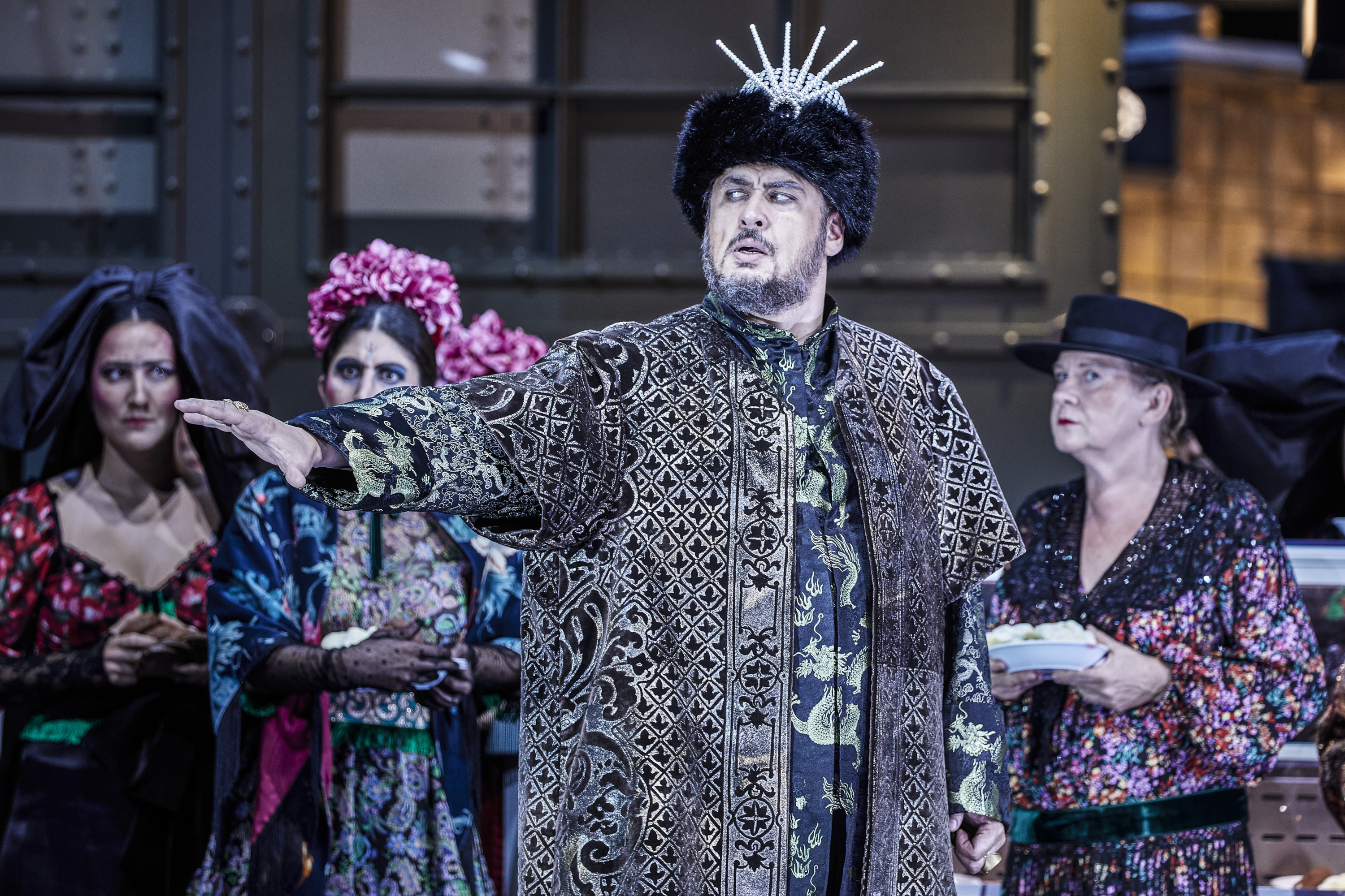Alexander Tsymbalyuk, Chor der Hamburgischen Staatsoper. Foto: Brinkhoff/Mögenburg Alexander Tsymbalyuk, Chor der Hamburgischen Staatsoper. Foto: Brinkhoff/Mögenburg