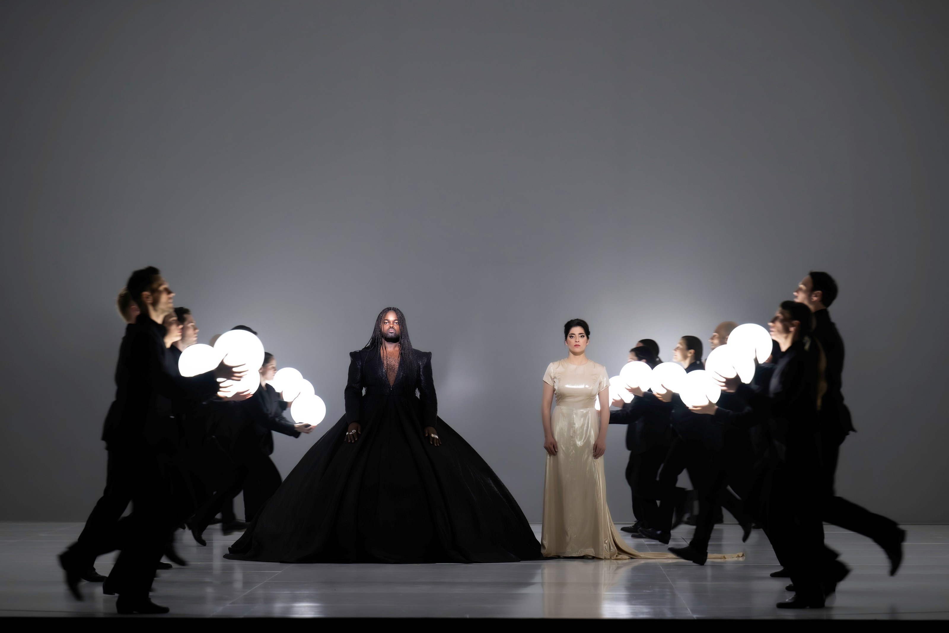 Echnaton der Komischen Oper Berlin im Schillertheater. Foto: Monika Rittershaus Echnaton der Komischen Oper Berlin im Schillertheater. Foto: Monika Rittershaus