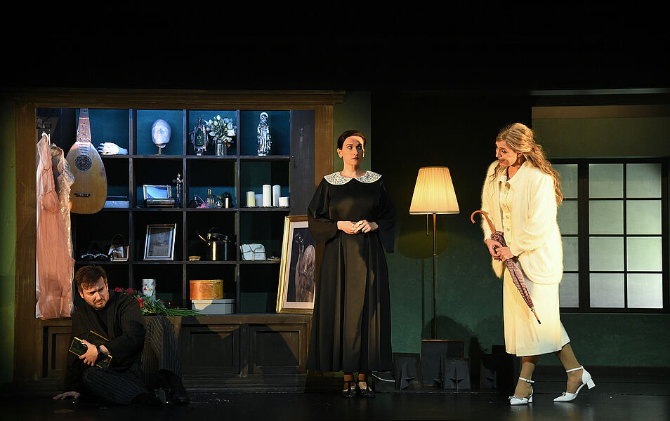 Michael M&uuml;ller-Kasztelan (Paul), Boshana Milkov (Brigitta), Meredith Hoffmann-Thomson (Marietta). Foto: Heiko Sandelmann.