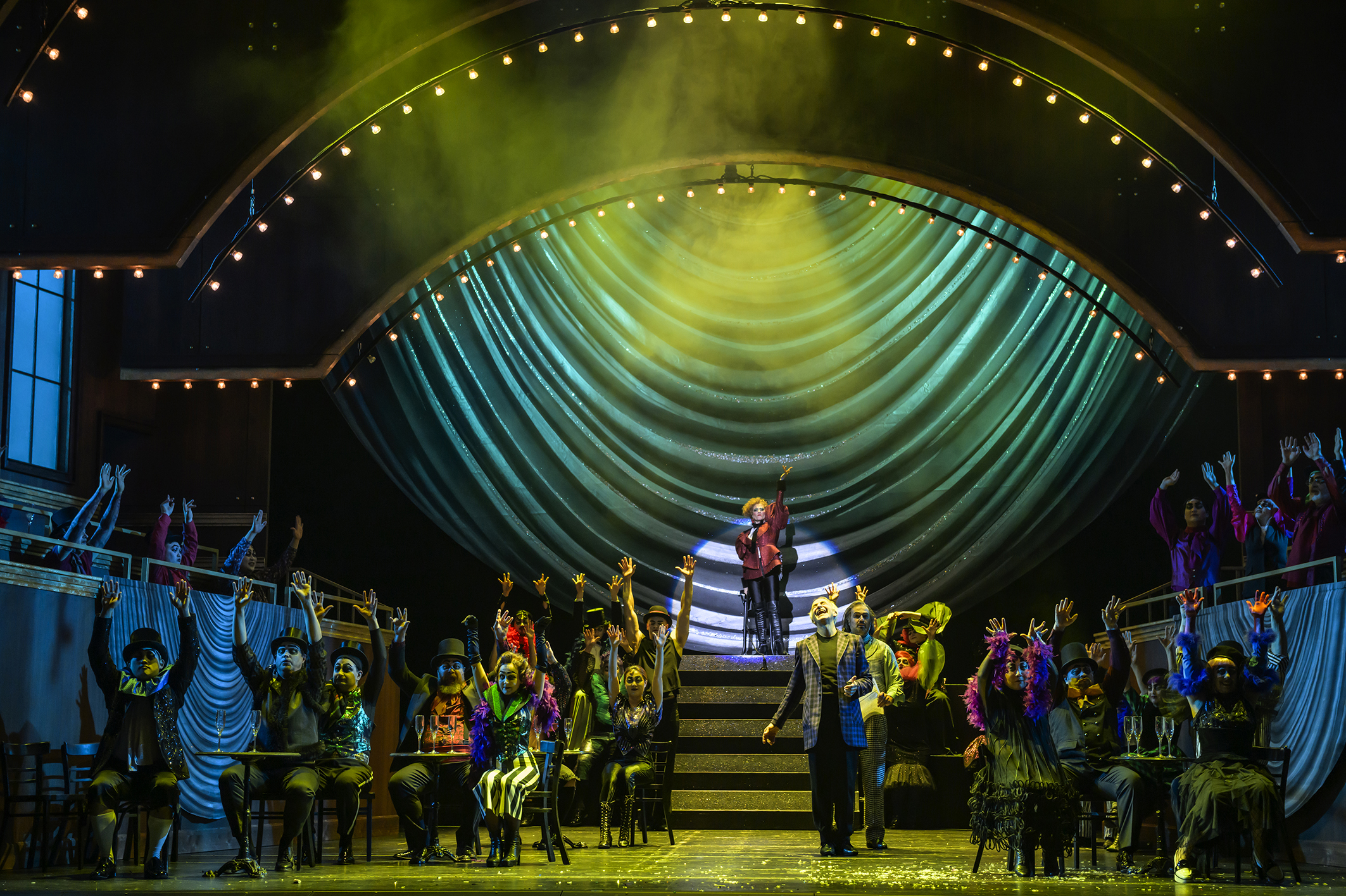Chor des Theater Bonn, Svenja Wasser, Dietrich Henschel, J&aacute;n Rusko. Foto: &copy; Bettina St&ouml;&szlig;
