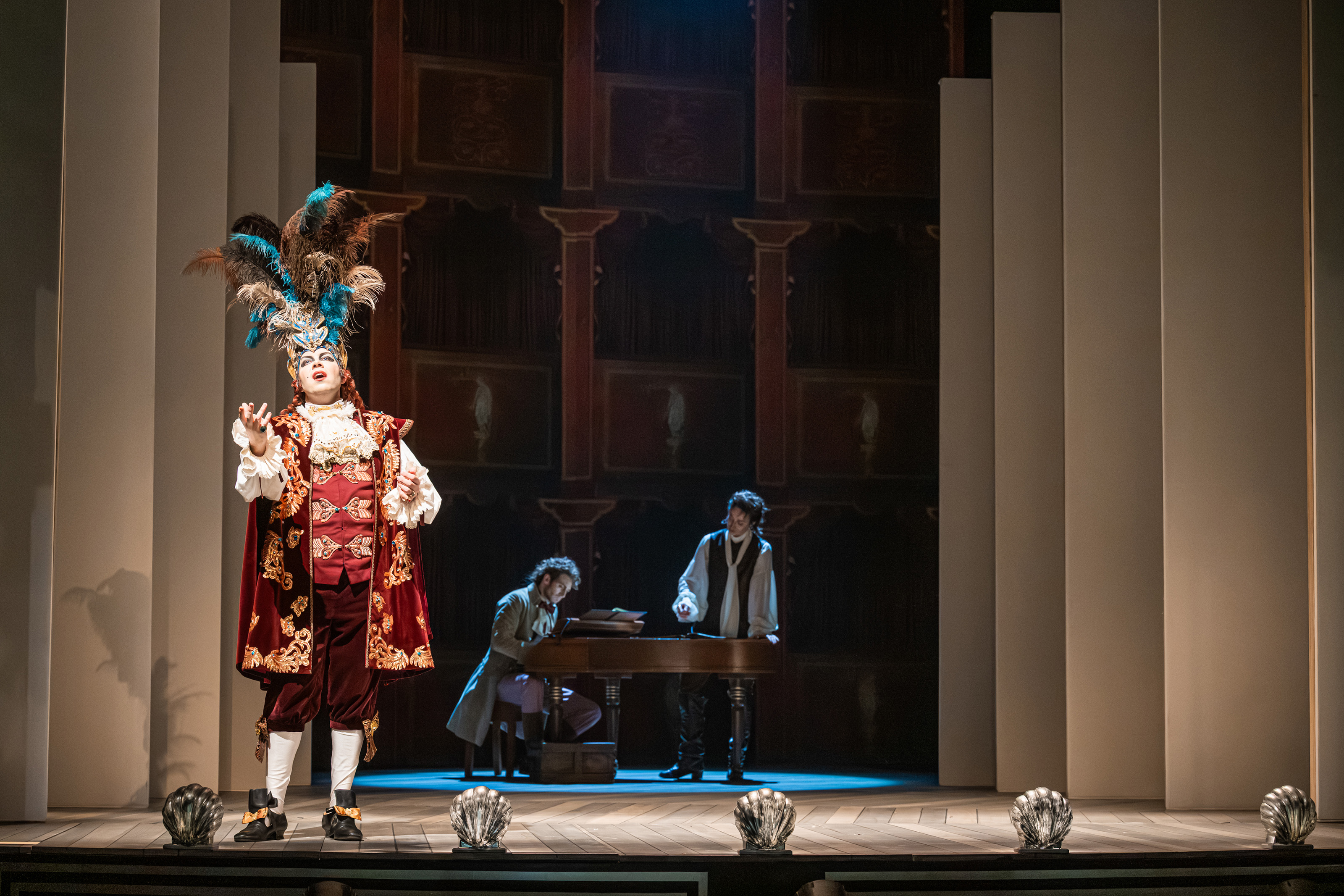 vorn: Christopher Lowrey, dahinter v. l.: Constantin Zimmermann, Yulia Sokolik. Foto: &copy; Anna Kolata