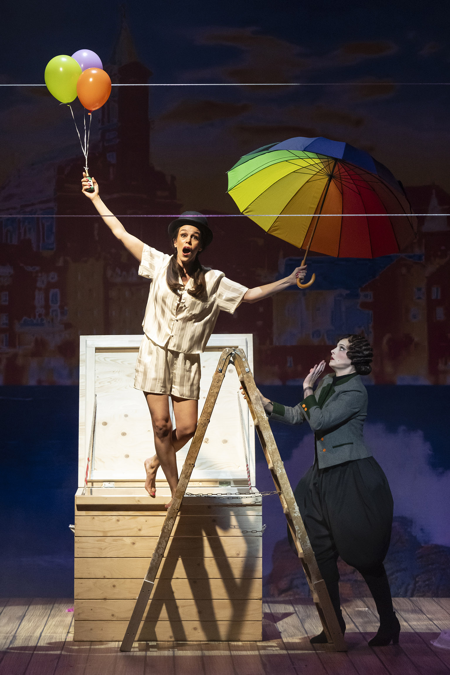 Emily Fultz (Elsbeth), Reinhild Buchmayer (Flamel). Foto: Peter Litvai. 