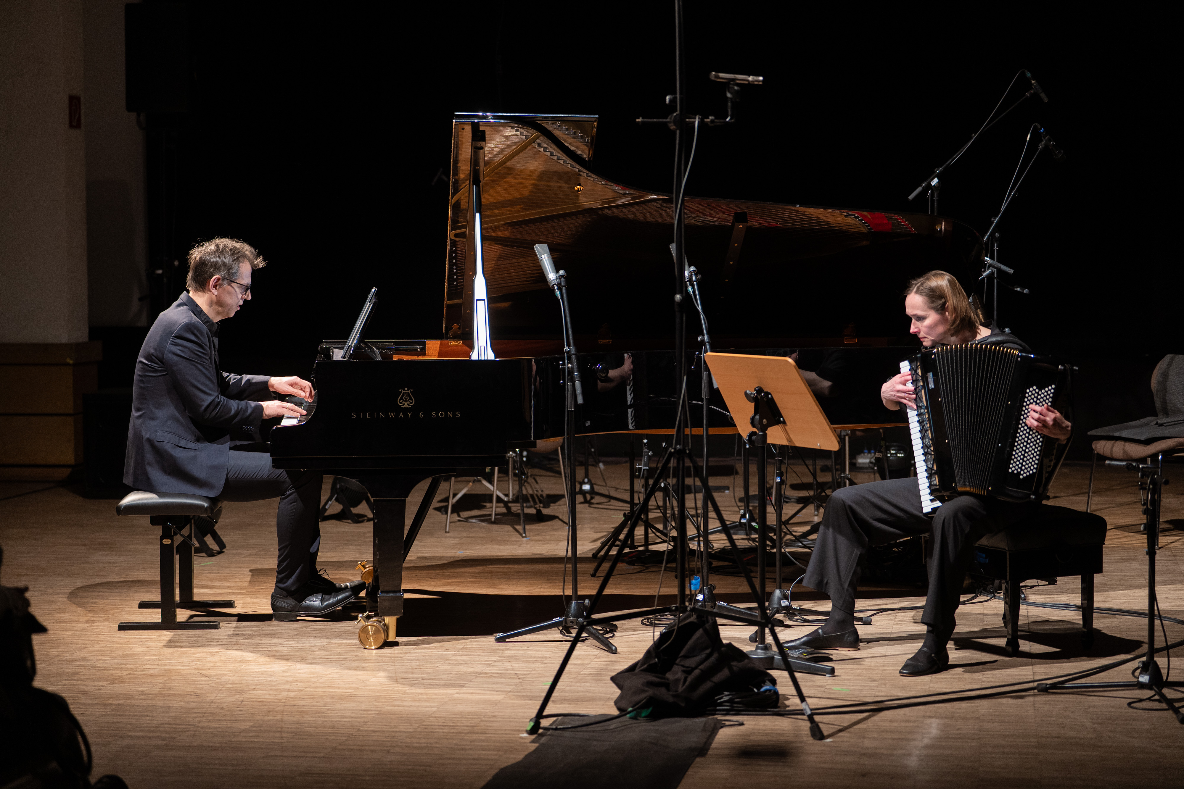 Anne-Maria H&ouml;lscher und Florian H&ouml;lscher mit Enno Poppe &bdquo;Faden&ldquo;. &copy; WDR / Claus Langer
