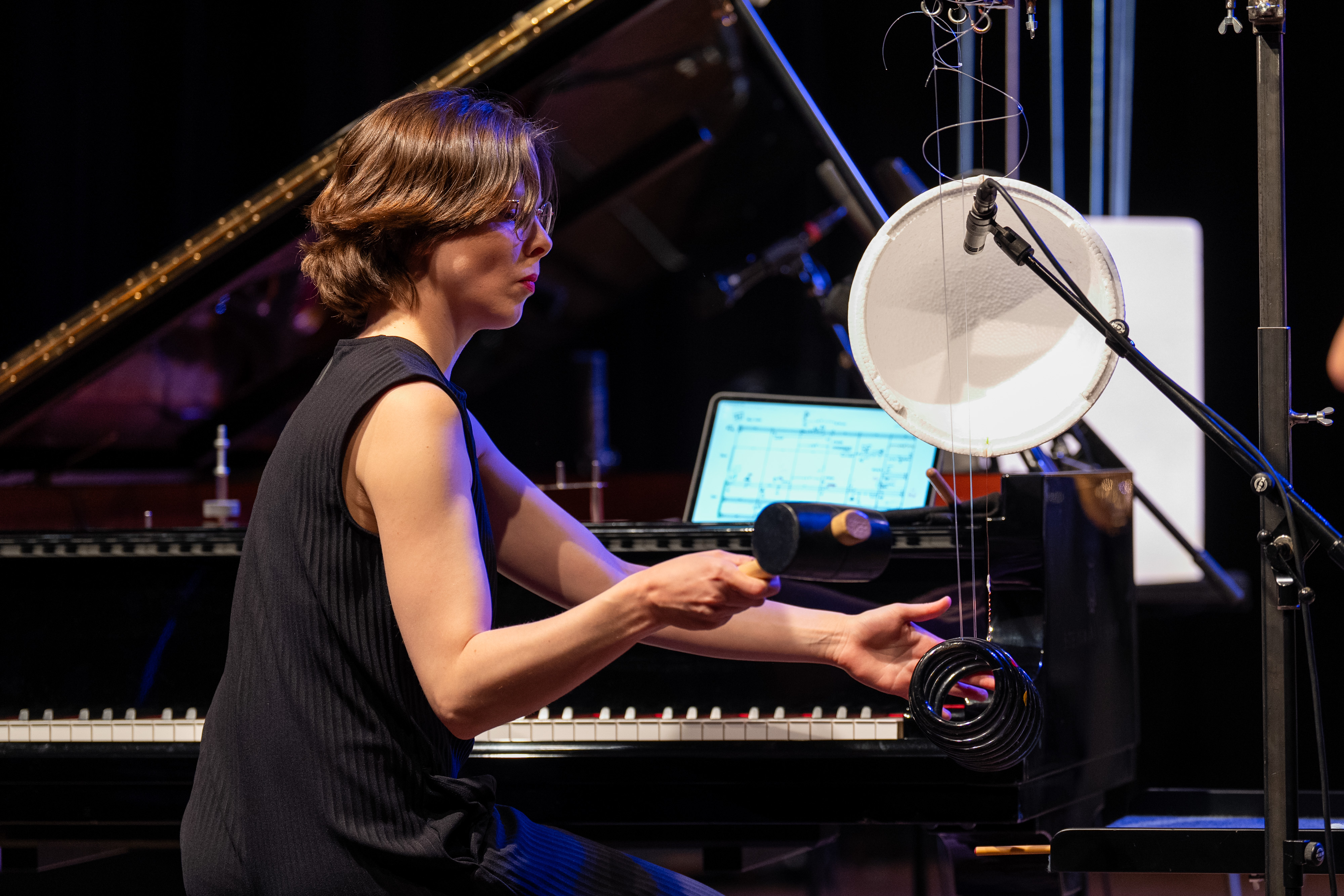 Marlies Debacker mit Alberto Posadas &bdquo;Kintsukuroi&ldquo;, &copy; WDR / Claus Langer