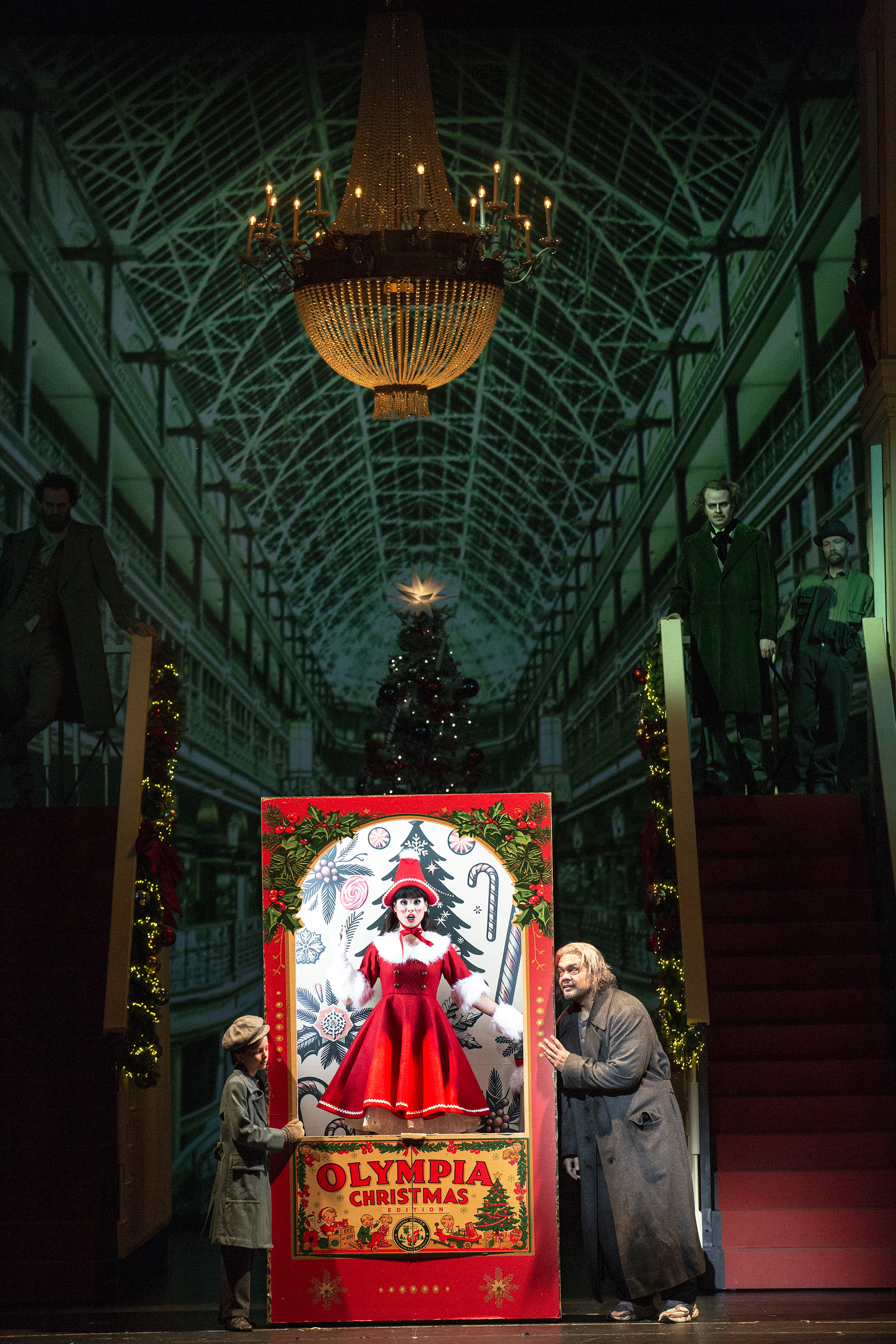 Komparse, Serena Sáenz, Pene Pati. Foto: © Bernd Uhlig