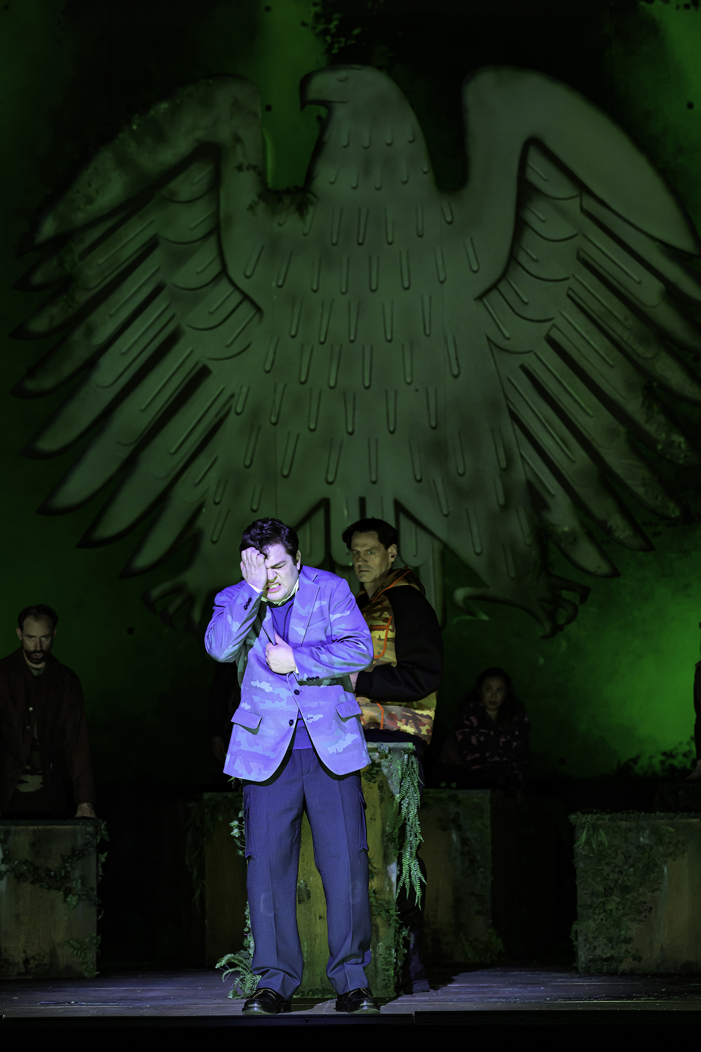Kai Kluge, Tobias Schabel, Chor des Theater Bonn. &copy; Bettina St&ouml;&szlig;