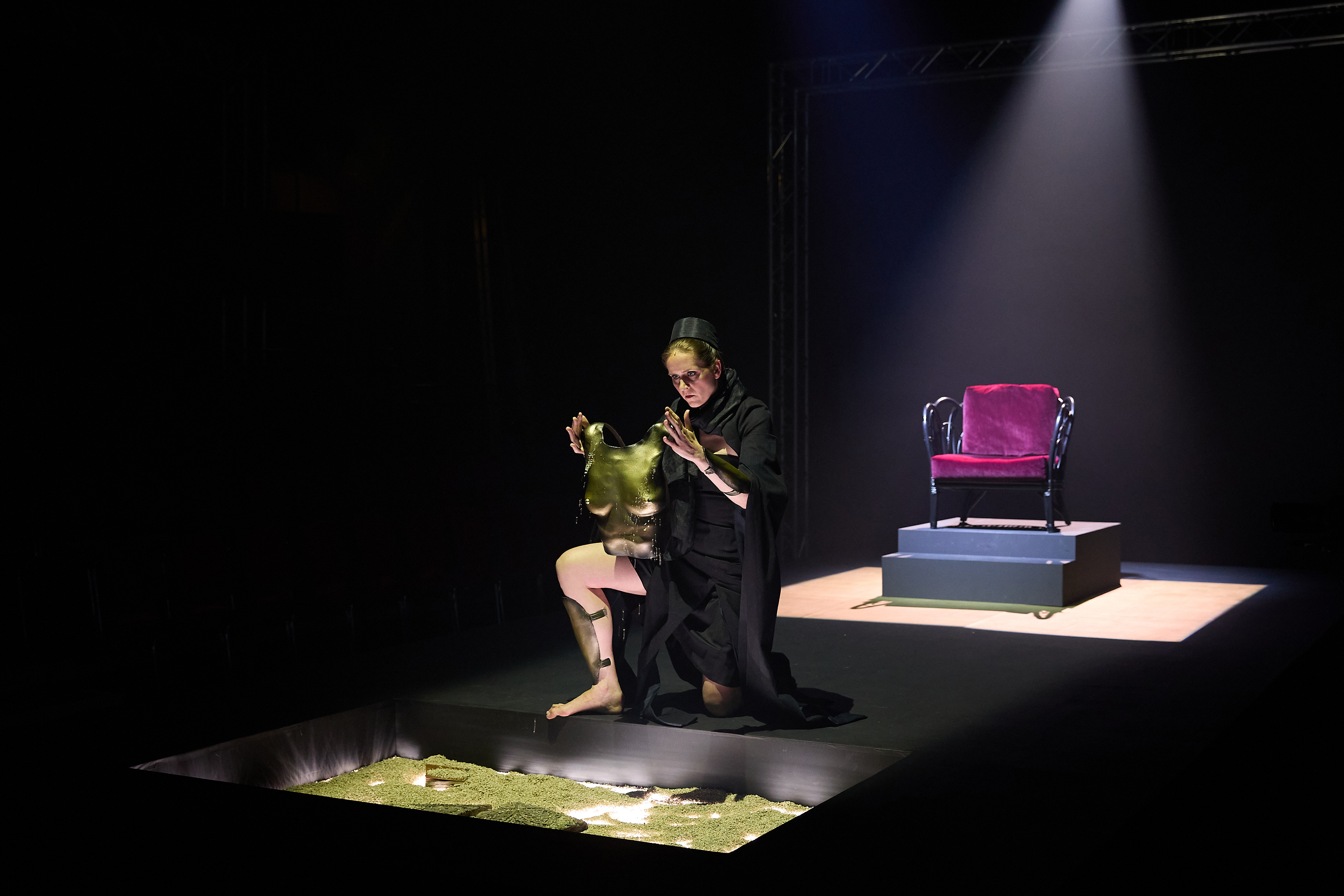 Milda Tubelytė SEARCHING FOR ZENOBIA von LUCIA RONCHETTI © Judith Buss Milda Tubelytė SEARCHING FOR ZENOBIA von LUCIA RONCHETTI © Judith Buss