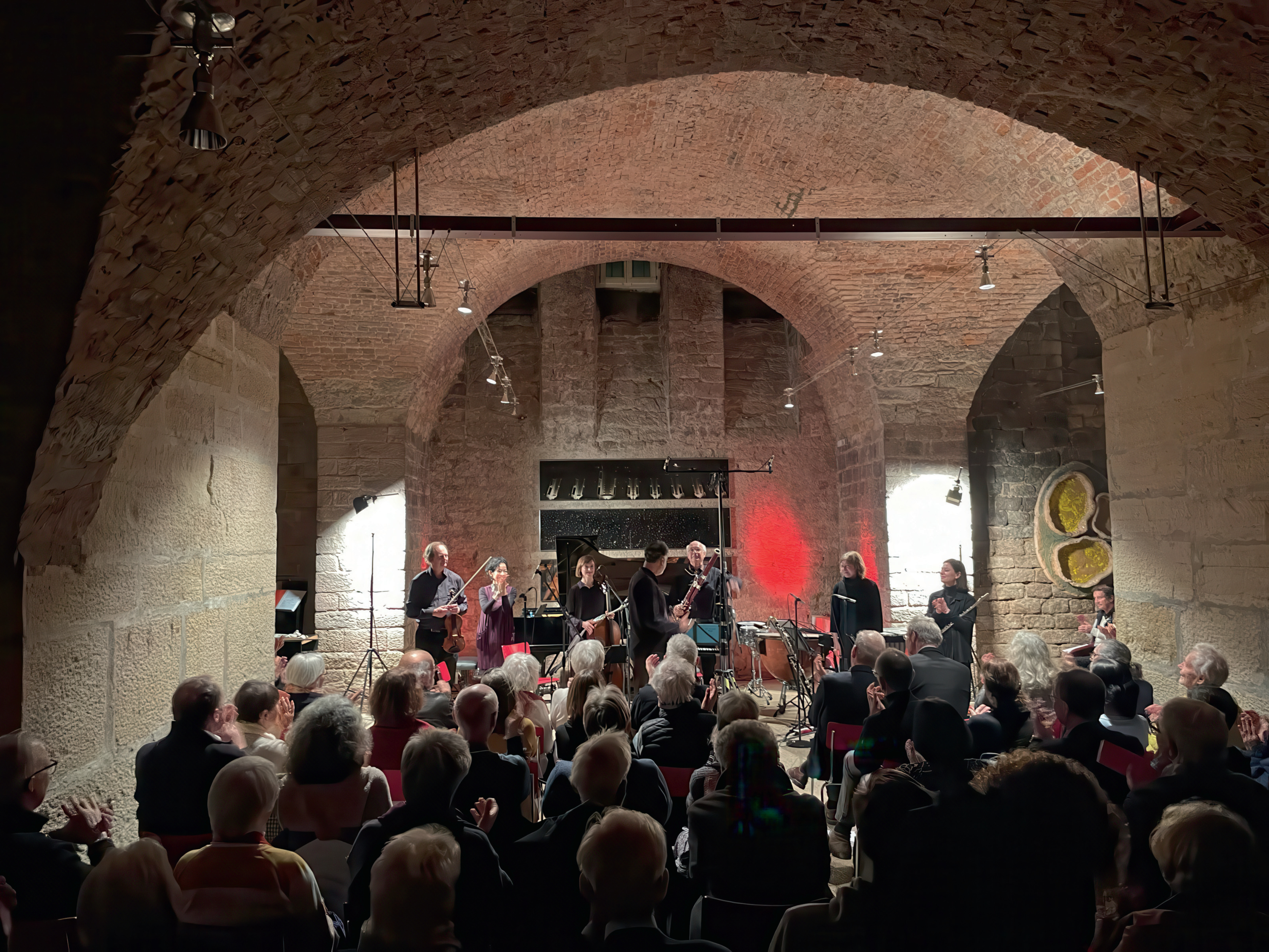 Eindr&uuml;cke vom Abschiedskonzert am 5. M&auml;rz 2026: das Ensemble Aventure mit Wolfgang R&uuml;diger. Foto: Phoebe Bogn&aacute;r