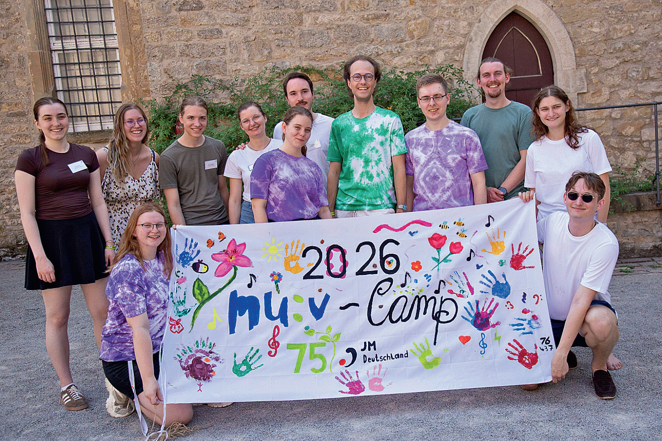  Mitglieder des Camp-Teams 2025/2026 waren: Philipp Grzywaczyk, Friederike Leithold, Adrian Koch, Annika Koop, Sebastian Zaczek, Natascha F&uuml;&szlig;le, Charlotte Bich, Moritz Sebastian Gall, Paul Heinrich Hiller, Klara Bauer und Aaron Boegler. Vor Ort unterst&uuml;tzt von Josephine Wetzel, Hannah H&ouml;rst, Sarah H&ouml;rst, Hendrik Felske und Josefine Rochlitz.