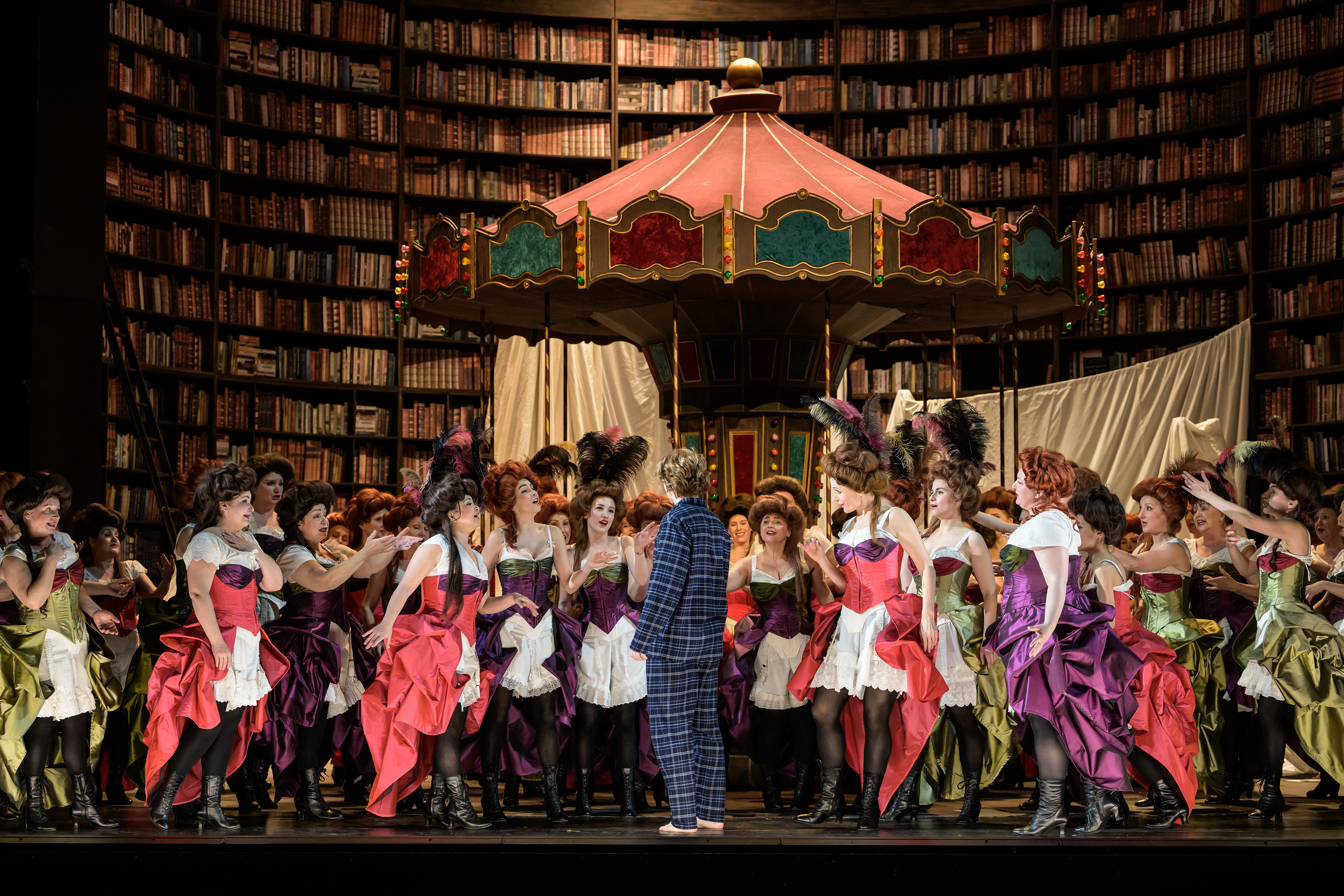 Opera | Parsifal: Matthew Newlin (Parsifal), State Opera Chorus and National Theatre Chorus &ndash; Foto: Serghei Gherciu