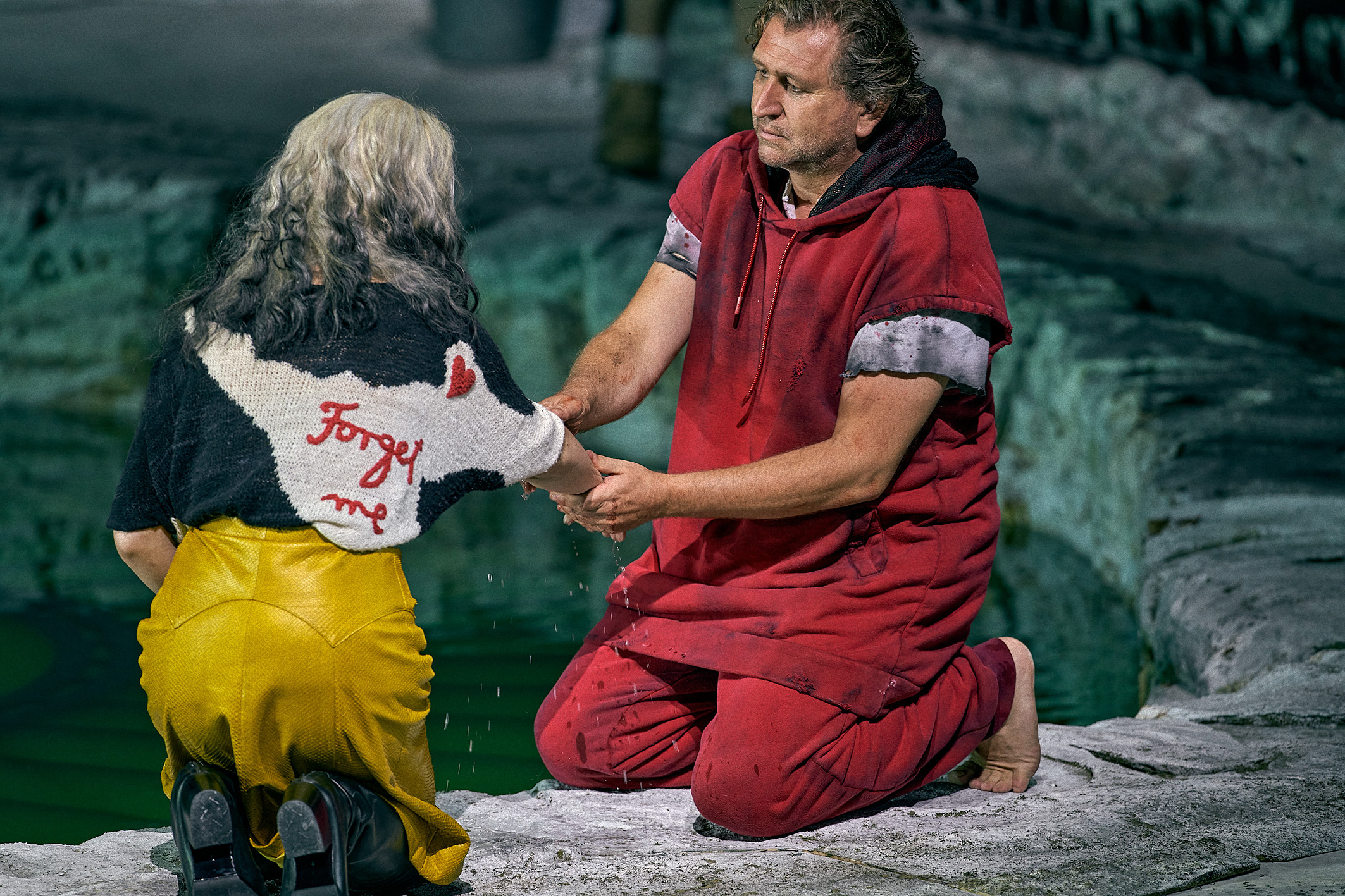 Parsifal. III. Aufzug. Ekaterina Gubanova (Kundry), Andreas Schager (Parsifal). Foto: © Bayreuther Festspiele / Enrico Nawrath