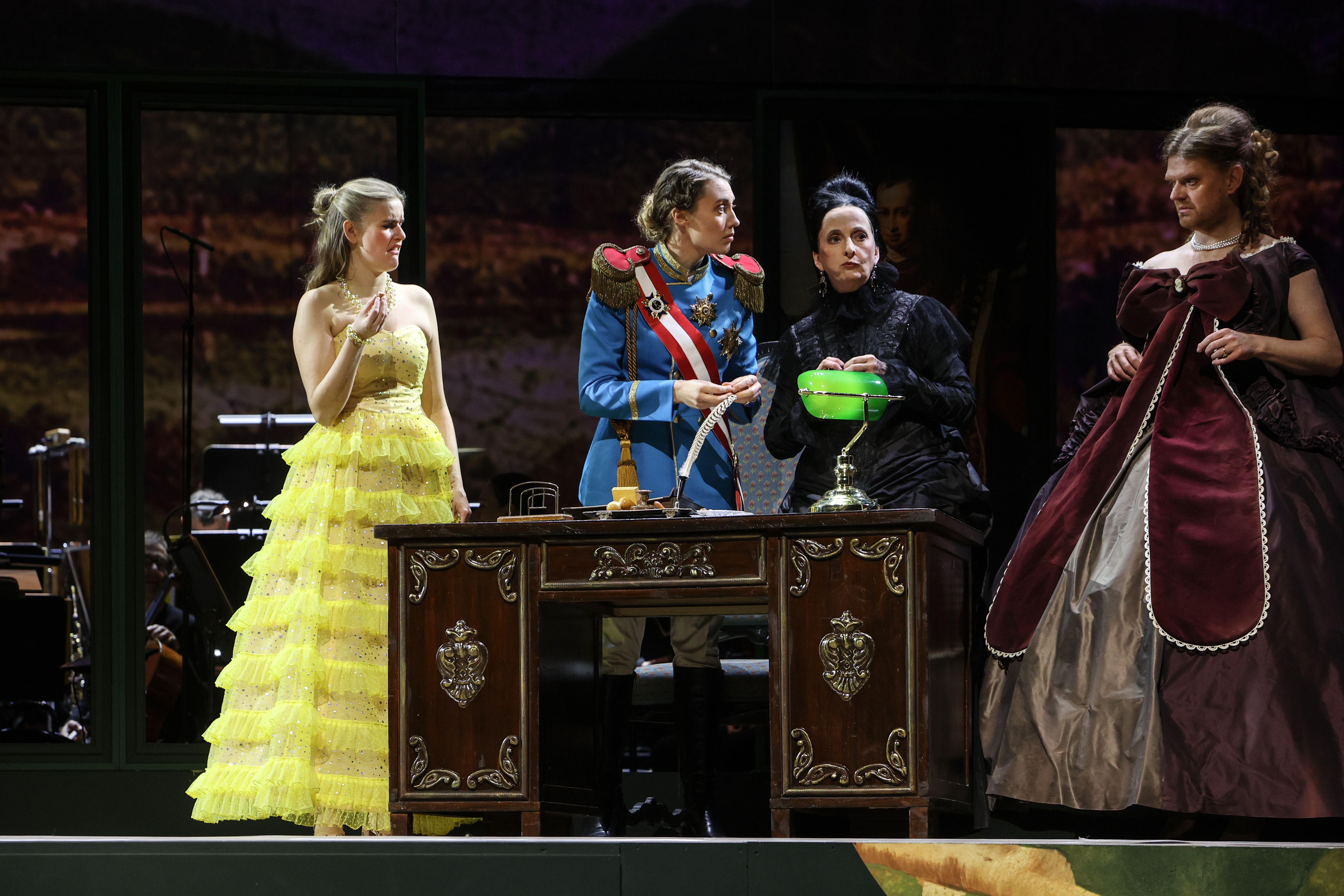 Elisa Birkenheier, Lieke Hoppe, Susanne Schrader, Christoph Heinrich. Foto: Jörg Landsberg