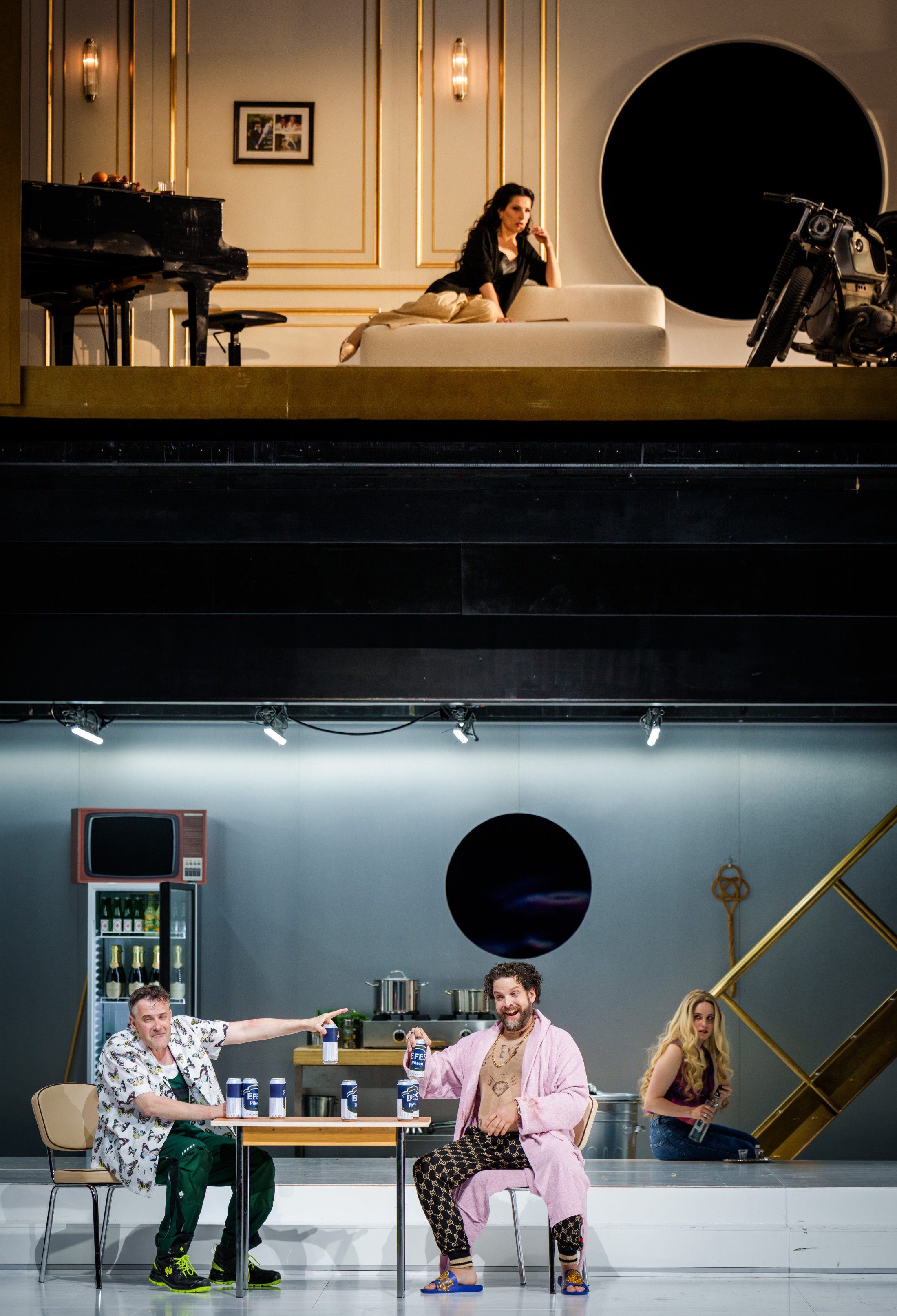 Michael Laurenz (Pedrillo), Adela Zaharia (Konstanze), David Steffens (Osmin), Serafina Starke (Blonde). Foto: &copy;&nbsp;Stephan Rabold