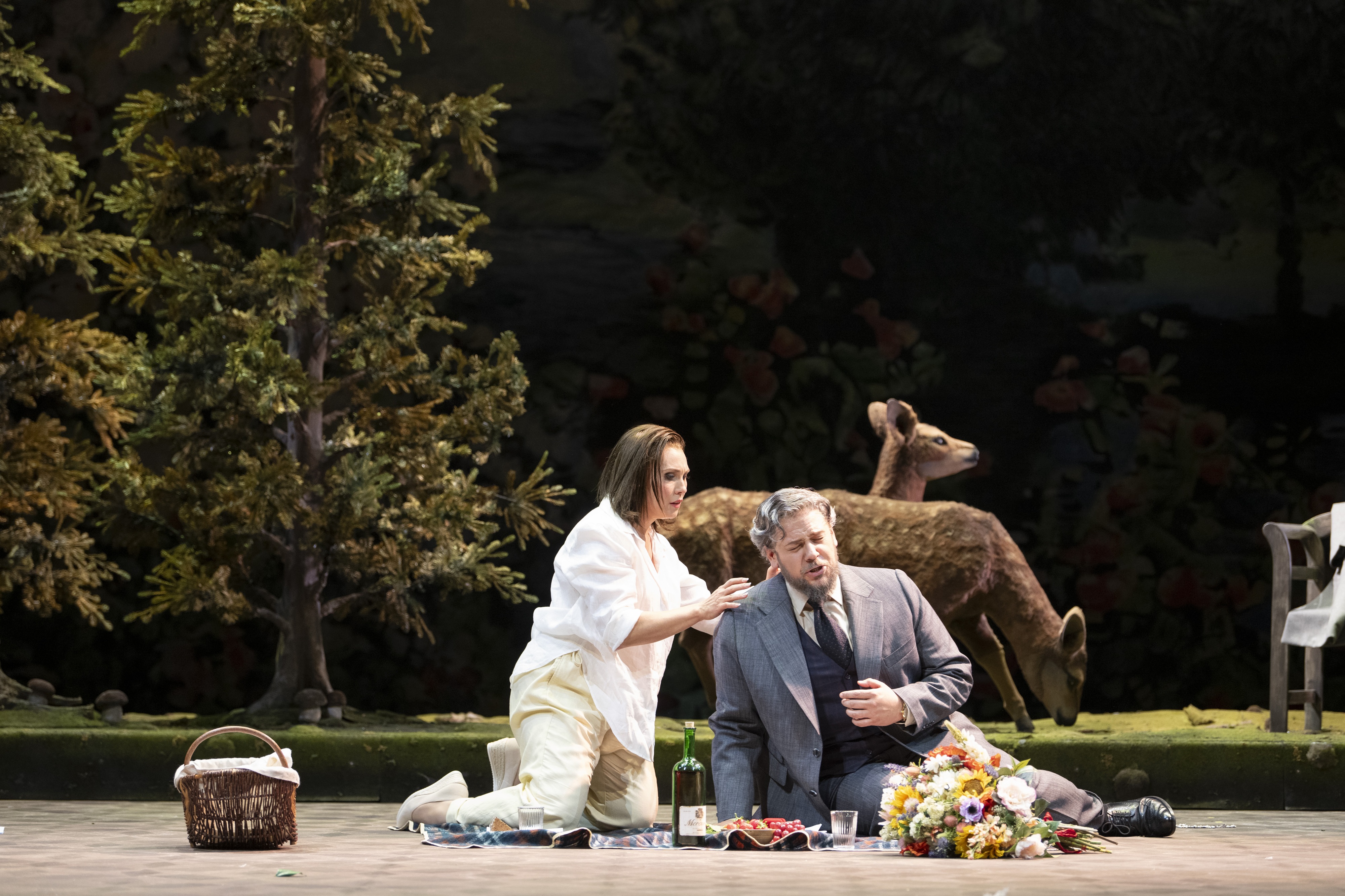 Jennifer O&rsquo;Loughlin (Violetta Val&eacute;ry), Matija Meić (Giorgio Germont). Foto: &copy; Anna Schnauss