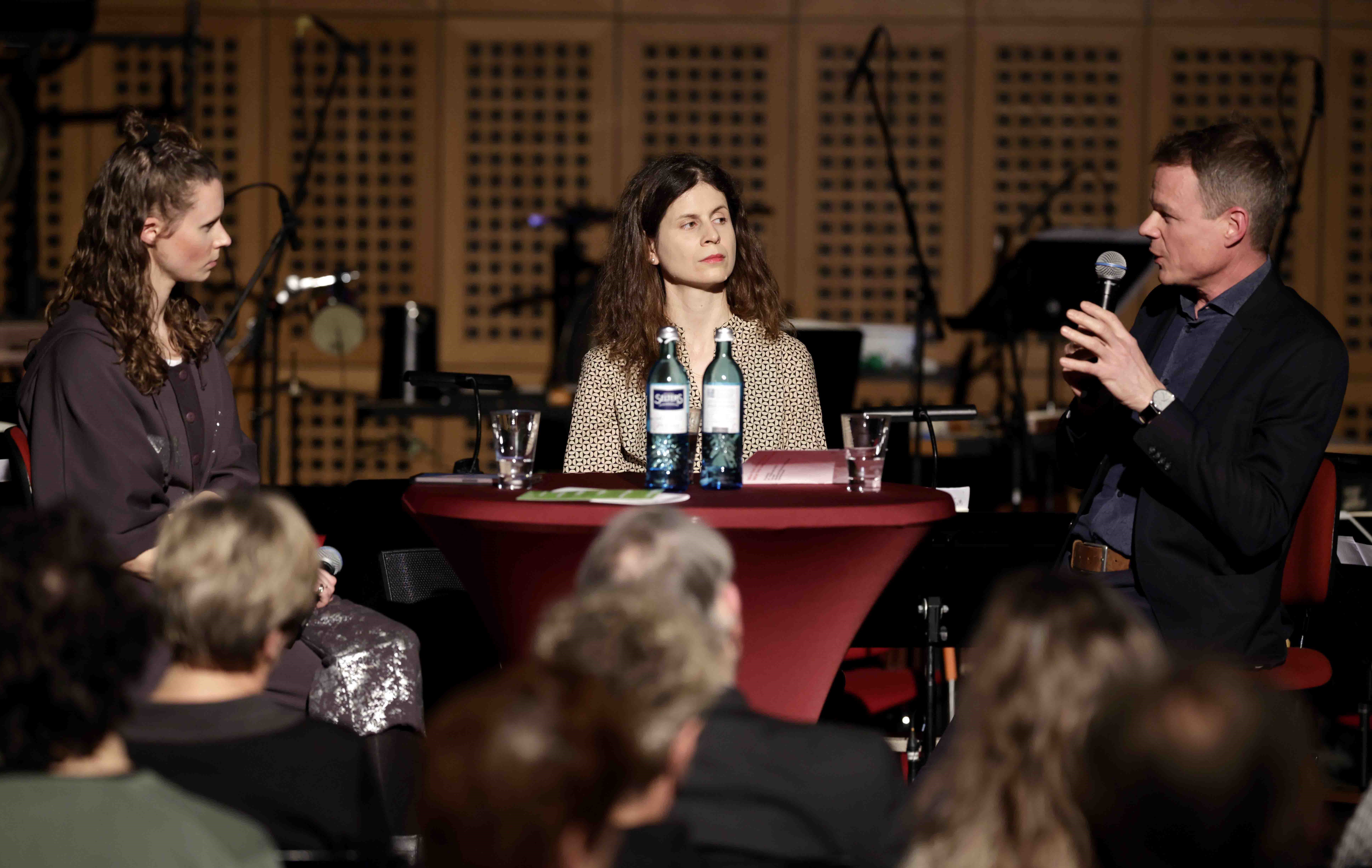Von links, Leonie Reineke, Boglárka Pecze, Christian Fausch. Foto: Thomas Brill Von links, Leonie Reineke, Boglárka Pecze, Christian Fausch. Foto: Thomas Brill