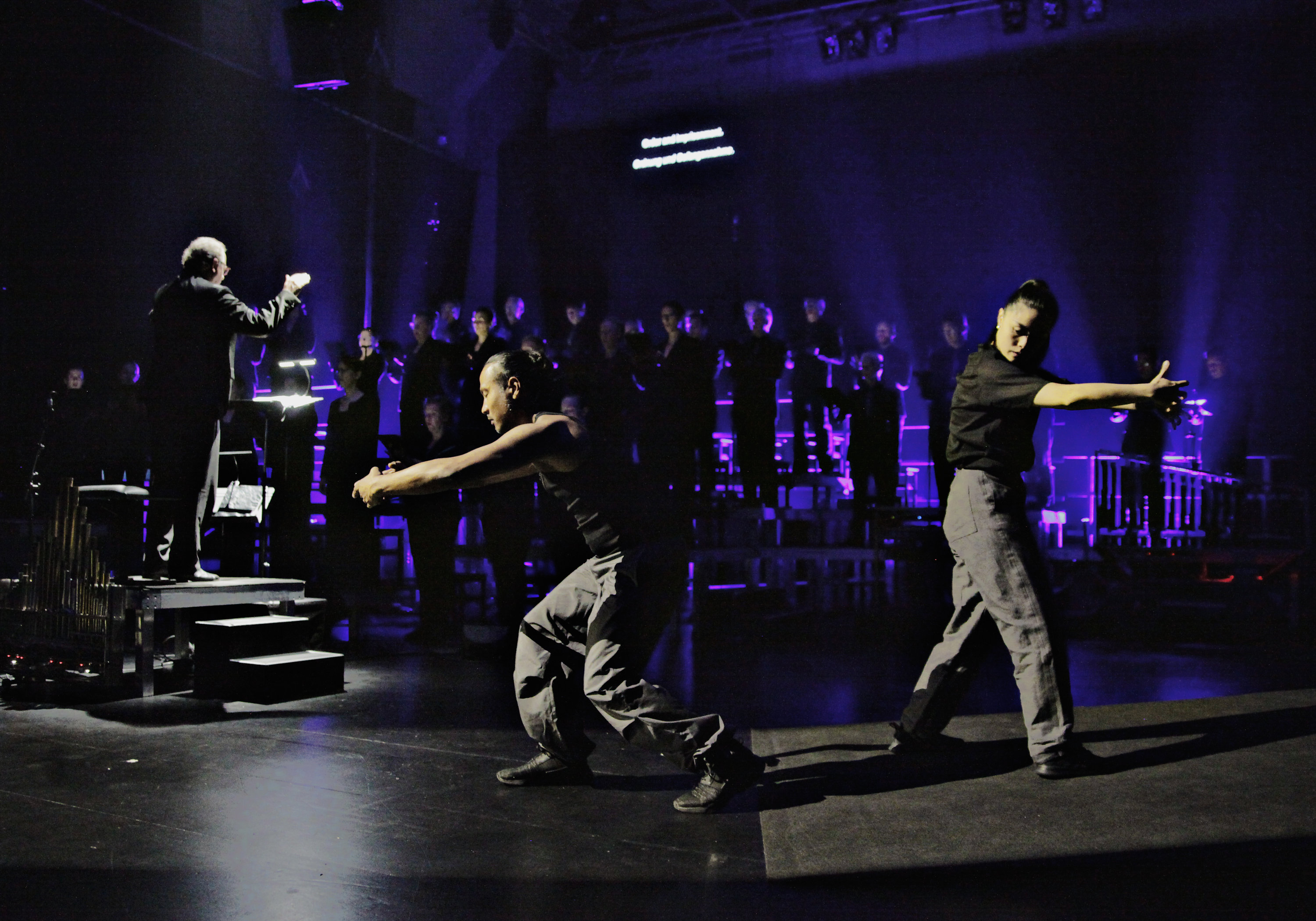 „Zeroth Law – Das nullte Gesetz“ von Gamut Inc in der Tischlerei der Deutschen Oper Berlin Uraufführung: 27. September 2023 Tischlerei der Deutschen Oper Berlin. Foto: Christoph Voy „Zeroth Law – Das nullte Gesetz“ von Gamut Inc in der Tischlerei der Deutschen Oper Berlin Uraufführung: 27. September 2023 Tischlerei der Deutschen Oper Berlin. Foto: Christoph Voy