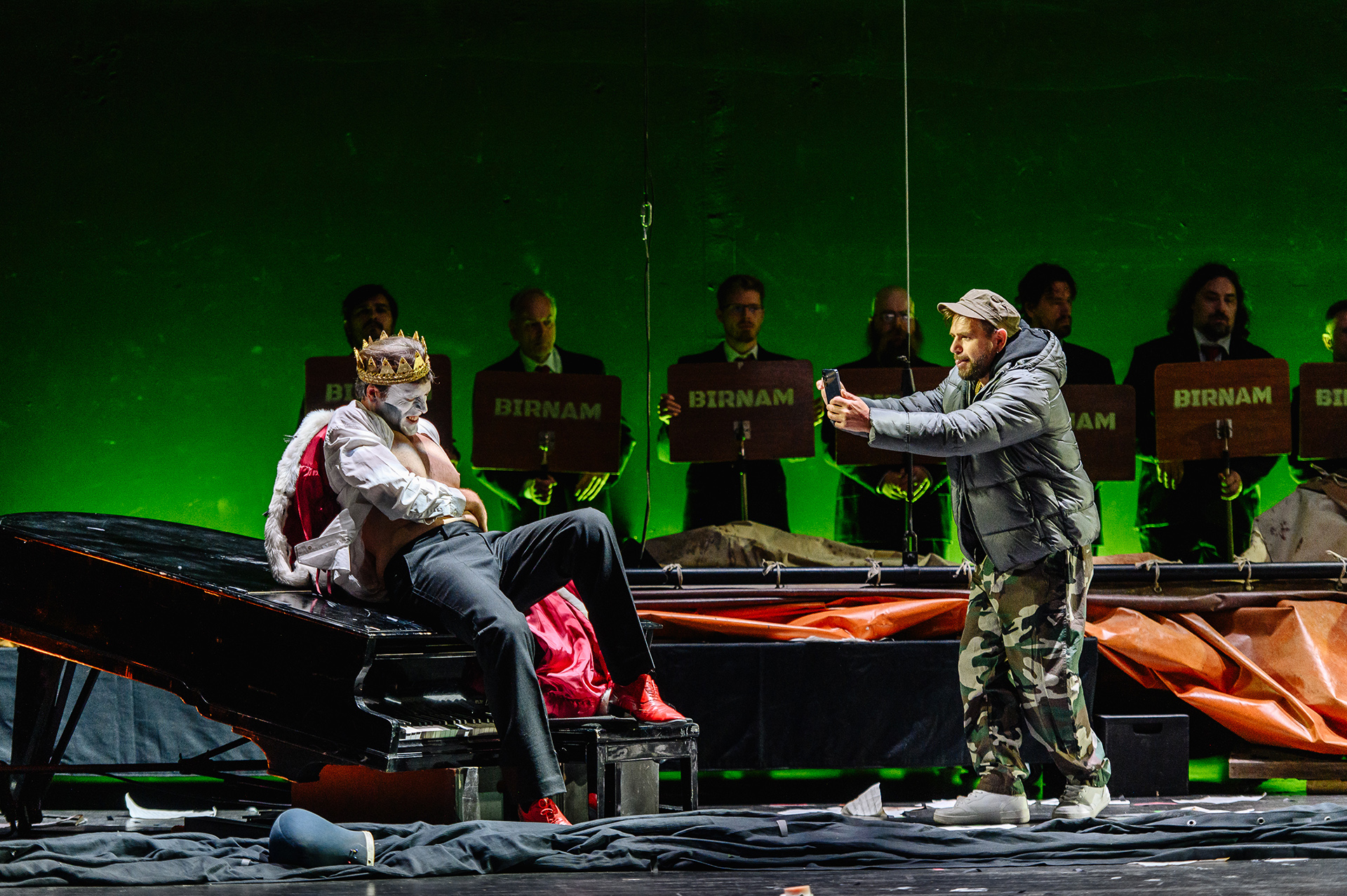  Das Ende ist nah (Thomas Weinhappel und Santiago Bürgi). Foto: Oliver Vogel