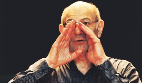 Rufer in die Orchesterwüste: Kagel bei einer Probe. Foto: Charlotte Oswald