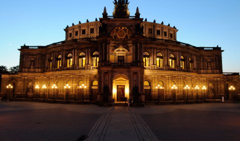 Semperoper Dämmerung. Foto: © Matthias Creutziger