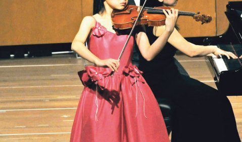 Die erst 14 Jahre alte Japanerin Hiroka Matsumoto erhielt den erstmals vergebenen Menuhin-Nachwuchspreis. Foto: Charlotte Oswald