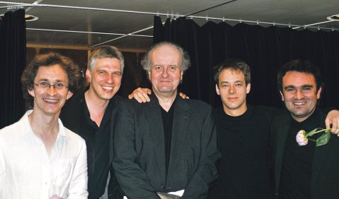 „Papa Rihm“ (Mitte) und seine Kompositionsschüler: Vykintas Baltakas, Markus Hechtle, Márton Illés und Jörg Widmann. Fotos: Charlotte Oswald