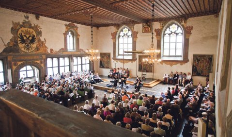 Das Ensemble „La Rota“ im Regensburger Reichssaal. Foto: TAM/Hanno Meier