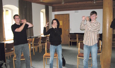 Daniel Huppert, Maria Benyumova und Cornelius Volke beim Kurs des Dirigentenforums. Foto: Andrea Will