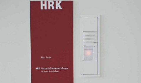 Die HRK lädt zur Pressekonferenz der RKM, aber wer klingelt an? Foto: Hufner