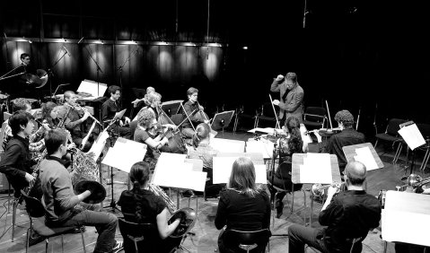 „ensemble 20/21“ unter David Smeyers mit Cage, Brown, Crawford Seeger und Wolff. Foto: DLF / T. Kujawinski