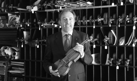 Georg P. Bongartz und seine Geigen. Foto: Andreas Herrmann