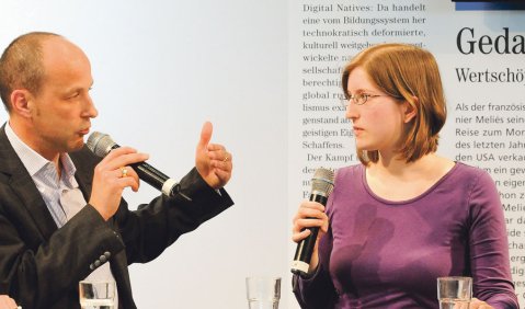 Julia Reda von den Jungen Piraten und Christian Kuntze (Urheberrechtsanwalt, DTKV) diskutieren über Urheberrecht in der digitalen Welt. Das gesamte Gespräch sehen Sie auf www.nmzmedia.de. Foto: Charlotte Oswald 