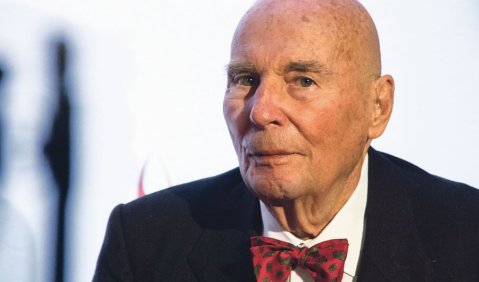 Hans Werner Henze beim Musikautorenpreis 2011 in Berlin. Foto: Martin Hufner  