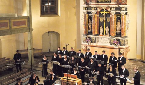 Uraufführungen im Geiste Heinrich Schütz‘: Das Sächsische Vocalensemble unter Matthias Jung in der Loschwitzer Kirche. Foto: Mathias Marx