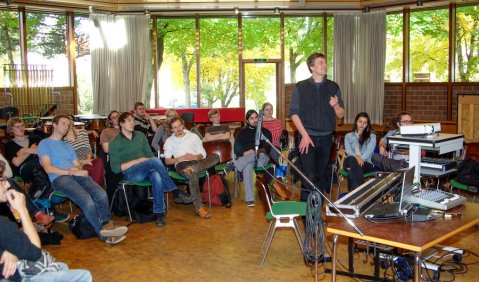 Workshop mit dem Komponisten Orm Finnendahl in der Bundesakademie Trossingen. Foto: Elko Baumgarten