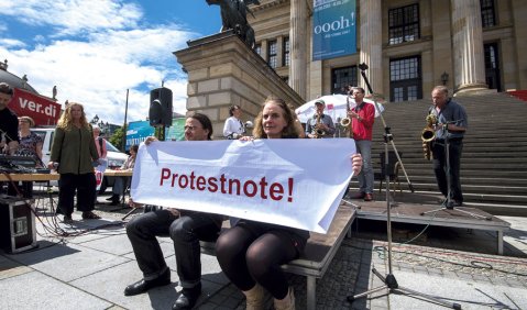 Protest vor dem Konzerthaus am Gendarmenmarkt. Foto: Martin Hufner
