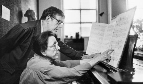 Grete Sultan und John Cage arbeiten an den Etudes Australes. Foto: privat