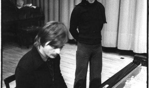 Manfred Eicher und Keith Jarrett 1973 im Amerikahaus München.  Foto: Roberto Masotti